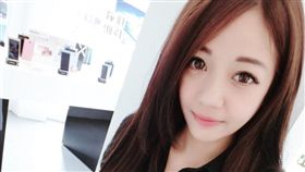 臉書,社團,網友,爆怨公社,499專案,499吃到飽,499之亂,電信業者,正妹,耘綺兒,歪樓（圖／翻攝自耘綺兒臉書、經過耘綺兒授權）