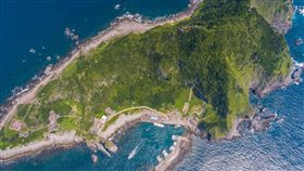 空拍基隆嶼　意外發現鯊魚哥造型有「台灣龍珠」美譽的基隆嶼預計7月重啟觀光，基隆市政府新聞科長謝志煌日前登島淨灘，以空拍機拍攝時意外捕捉到基隆嶼外型呈「鯊魚哥」圖案。（謝志煌提供）中央社記者沈如峰基隆傳真　107年5月14日