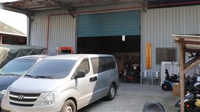 弱勢住違建面臨拆除　新北市府將助安置台灣新巨輪服務協會在新北市板橋區大觀路利用鐵皮屋及木板搭建簡易隔間供成員居住，因影響公安面臨拆除，新北市社會局表示將協助後續安置事宜。（民眾提供）中央社記者黃旭昇新北市傳真　107年5月14日