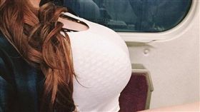 高鐵,高雄,網紅,女麻豆,外拍模特兒,張語昕,巨乳,D奶,臉書,網友（圖／翻攝自張語昕臉書）