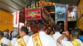 西港慶安宮香科王船出澳台南市西港慶安宮14日舉辦戊戌年香科王船出澳儀式，香科醮典31日將正式展開，6月4日燒王船。中央社記者楊思瑞攝　107年5月14日