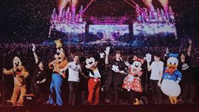 五月天阿信臉書嗆聲,香港迪士尼開唱,翻攝自臉書