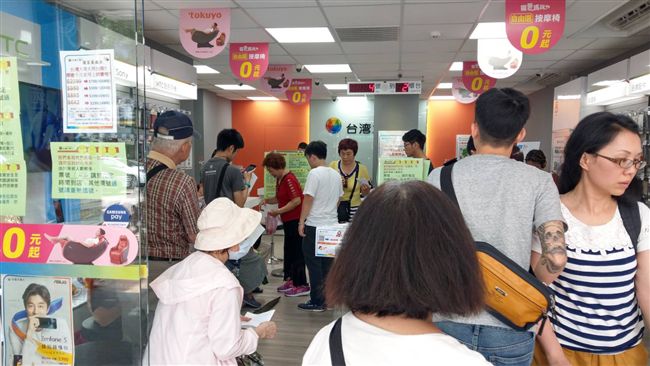 搶499！遠傳、台哥大也「延期」