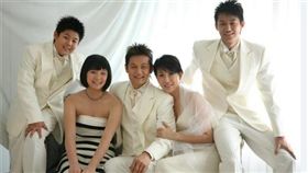 徐乃麟全家福。(翻攝自微博)
