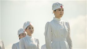 大愛電視台新戲智子之心停播（1）演員廖苡喬（前）在大愛電視台新戲「智子之心」中，首次擔任八點檔戲劇女主角，飾演日治時代台南富家女「林智惠－智子」終生投入護理工作的故事，未料上週播出2集後決定下架停播，引發熱議。（大愛電視台提供）中央社記者江佩凌傳真　107年5月15日