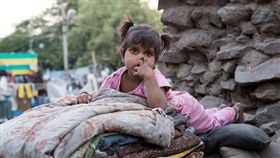 印度社會每年近25萬名5歲以下女童死亡。（圖／翻攝theguardian）