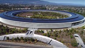 美得零死角！蘋果新總部設計超驚艷　連停車場都「蘋果風」（圖／翻攝自Duncan Sinfield YouTube）