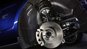 煞車卡鉗單活塞和多活塞哪個比較好／車訊