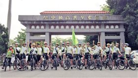 至善高中體育班學生　自行車長征宣誓成年桃園市至善高中體育班學生自行規劃自行車成年禮，除透過300公里長征自我砥礪，也融入「服務精神」教育，要與中輟生一起分享專業體育知識。中央社記者吳睿騏桃園攝　107年5月15日