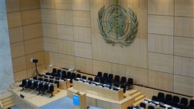 中國蠻橫打壓 WHA蒙上紅色陰影世界衛生大會每年5月在瑞士日內瓦舉行，台灣連續叩關，但因中國打壓，讓WHA有揮之不去的紅色陰影。圖為2017年WHA會場。（資料照片）中央社記者唐佩君日內瓦攝  107年5月9日