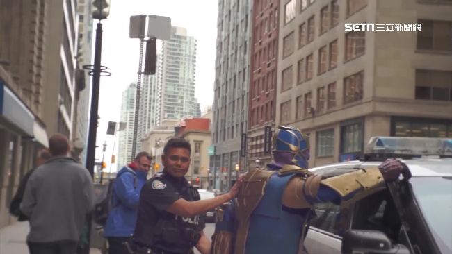 薩諾斯被捕！加國警幫超級英雄報仇