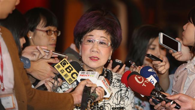 曾問呂要不要脫黨　宅神敬她是君子