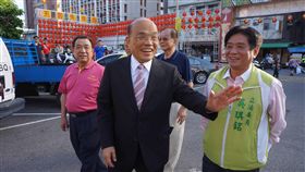 蘇貞昌：做市長要能負起責任民主進步黨新北市長參選人蘇貞昌（前左）10日到土城五穀先帝廟參拜，他受訪時表示，希望選舉期間大家就事論事，要做市長的人要能夠負起責任，不是只有撿好的說，更不要變來變去。中央社記者林長順攝　107年5月10日