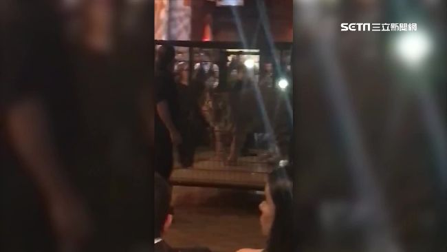 猛虎現身畢業舞會！美高中耍噱頭挨批