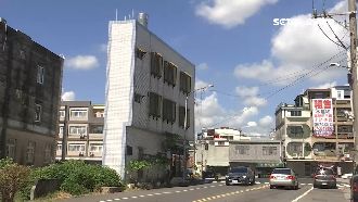 比休旅車還窄！8坪紙片屋只夠設廁所