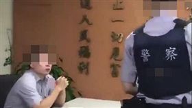 中和,派出所,警察,員警,執勤,吃案,開單,罰單　圖／翻攝自爆料公社