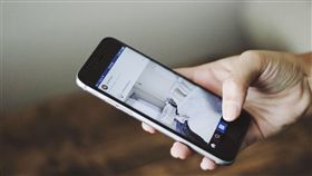 滑手機 示意圖
https://pixabay.com/en/hand-phone-cellphone-smart-phone-1148981/