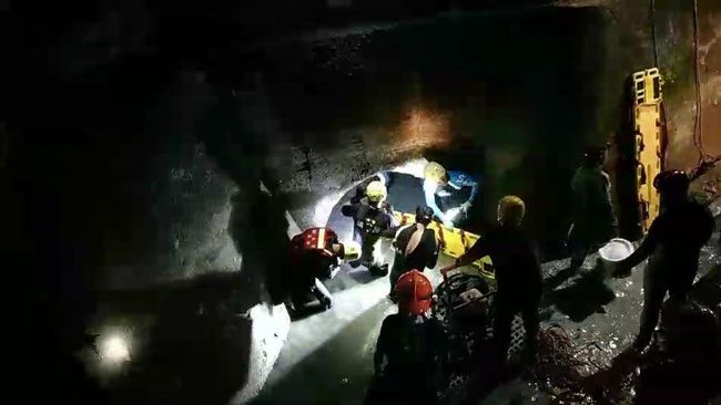 男女箱涵受困　獲救反問消防員來做啥