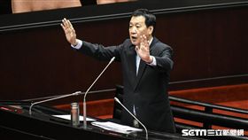 國民黨立法委員費鴻泰質詢。 圖／記者林敬旻攝
