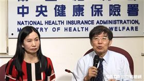 健保署李伯璋署長與食藥署長吳秀梅今（17）日共同召開記者會，說明兩署合作建置的藥品療效不等通報與追蹤平台，於即日起正式上線。（圖／記者楊晴雯攝）