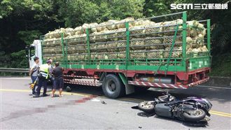 騎士滑進貨車底　頭遭慘輾無呼吸送醫