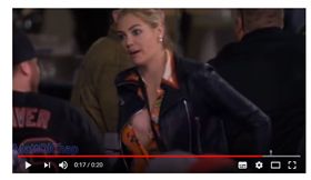 ▲名模Kate Upton看老公Justin Verlander比賽時衣服鈕扣沒扣滿。（圖／截自網路）