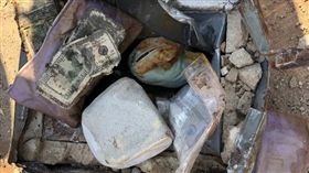 美國一對夫妻在自家庭院挖到寶／翻攝自silive.com