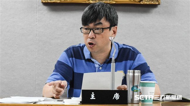 槓上了！段宜康搬出資料　續轟館長