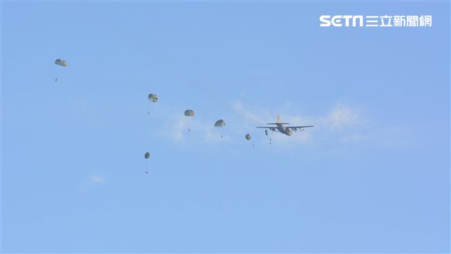 繩纏腳遭軍方打臉　攝影師追加高清照
