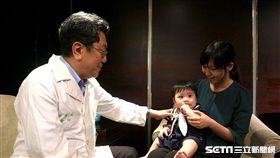 台大醫院小兒部主治醫師李秉穎表示，流感有高傳染度，且具導致併發症的嚴重性，呼籲無論男女老少都應接種流感疫苗。（圖／公關照）