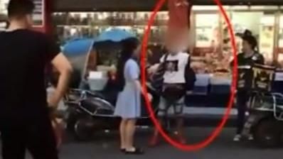 購物不付錢被逮　她當街全裸躺地