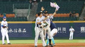 王勝偉完成生涯200盜。（圖／中信兄弟提供）