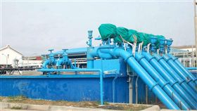 澎湖水情吃緊  海水淡化廠備援啟動澎湖久旱不雨，用水吃緊，澎湖縣政府緊急與自來水公司協調，2日起由烏崁海水淡化廠啟動900噸備援能量支援供水，並籲請全民節約用水。中央社  107年5月2日