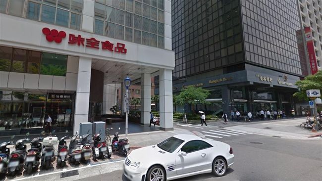 味全大樓地下室竄濃煙　上班族全疏散