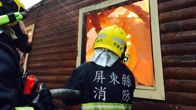 門口堆滿「旺來」 他：怕死別進火場
