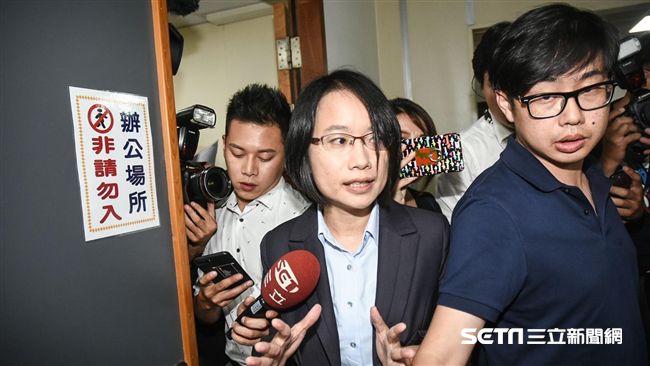 政大教授PO文挺吳音寧　網友譙翻了