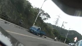 基隆市，黑狗，貨車，拖行，四肢，飼主，蘇。翻攝照片