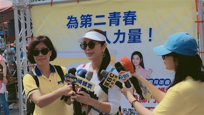 陳美鳳送補體素　為白沙屯媽信眾打氣