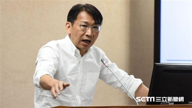 勉強及格　徐永明點評小英給65分
