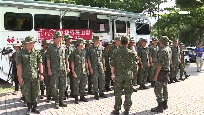 秦良丰輸血51袋　國軍弟兄捲袖捐血