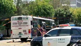 罔顧人命！公車搶快　闖鐵軌撞斷桿