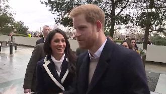 準公公只陪走一小段　梅根紅毯將獨秀