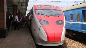 連假台鐵花蓮站人潮多　加開196班疏運清明連續假期，台鐵花蓮站人潮多，東部幹線共加開196班各級列車疏運。中央社記者李先鳳攝　107年4月7日