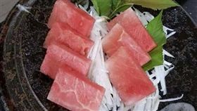 月底沒錢吃日式料理　狂！他切這個當刺身
爆廢公社