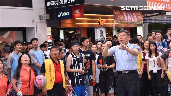 投籃也會？柯挺街頭籃球試身手八進一