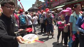 急行軍到北港！信眾包包都有痠痛法寶