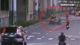 機車違規突衝出來　張國煒閃不及撞上