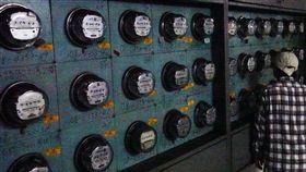新版電價4月開跑　191萬戶住家受影響新版電價1日起適用，根據台電估算，有191萬戶住宅可能受影響，月用千度電，增加電費平均為新台幣93元。中央社記者施宗暉攝　107年4月1日