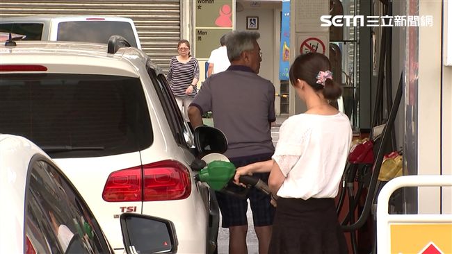 中油宣布　明汽、柴油各調降0.2元