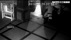 竊賊偷搖搖馬裡硬幣 被店家撞見落荒逃